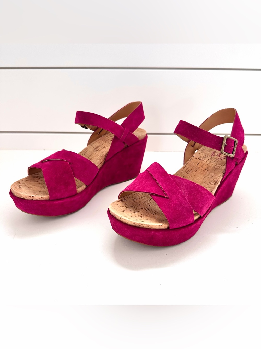 Kork Ease Ava 2.0 Fuchsia suede wedge sandal